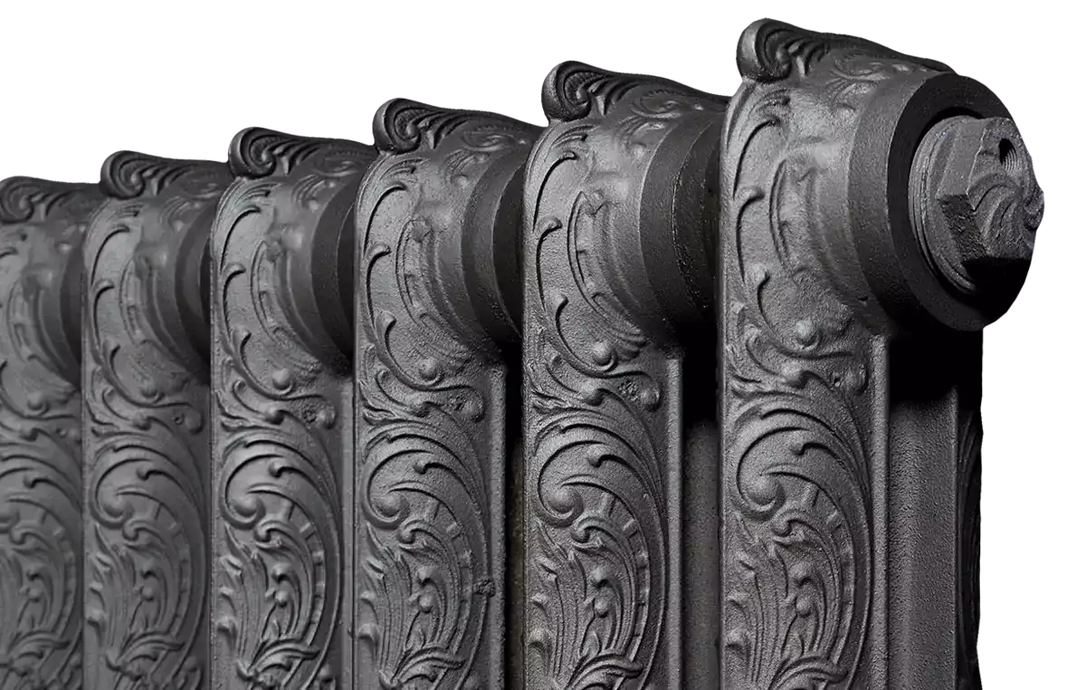 Détail d’un radiateur en fonte ancien décoré rénové